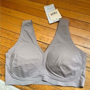 True & Co. Body Lift V-Neck Bralette in Mink